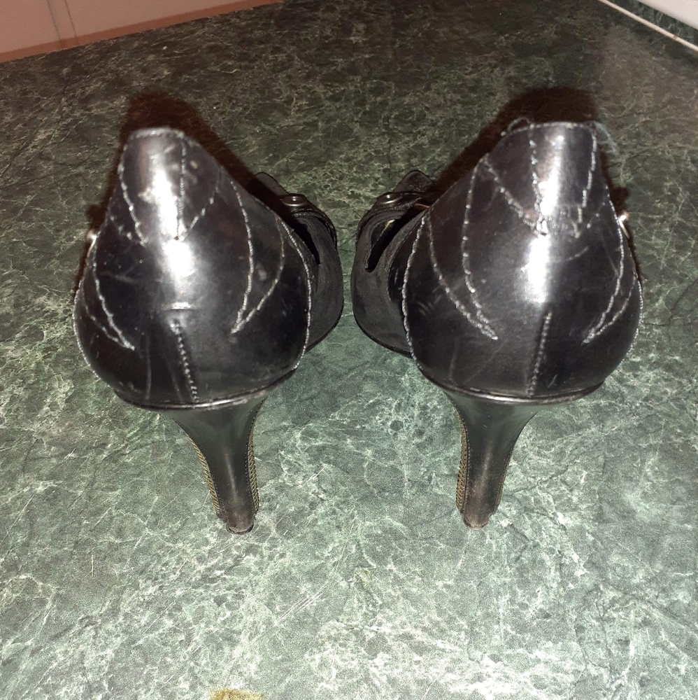 Heels - Picture 3 of 4